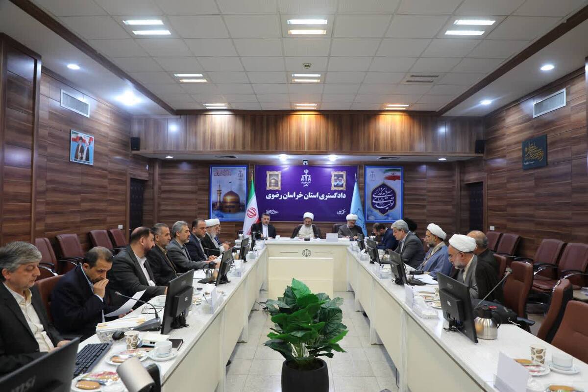 رئیس‌کل دادگستری خراسان رضوی گفت: ایران در گذشته مورد شدیدترین فشار‌ها و تهدید‌ها و تحریم‌ها از سوی جهان استکبار بوده، به جریان انداختن  مکانیسم ماشه  نیز عمدتا و بیشتر به منظور ایجاد فشار روانی مضاعف بر مردم ماست که باید با این مسئله آگاهانه و هوشیارانه مواجهه کنیم.