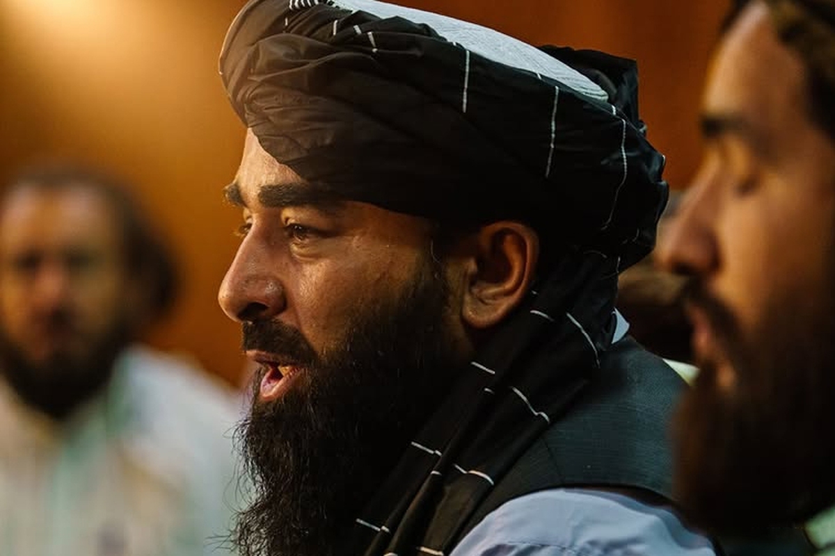 سخنگوی طالبان با تأیید قطعی گسترده اینترنت در افغانستان، آن را ناشی از فرسودگی کابل‌های فیبر نوری دانست و از برنامه این گروه برای تعویض آنها خبر داد.