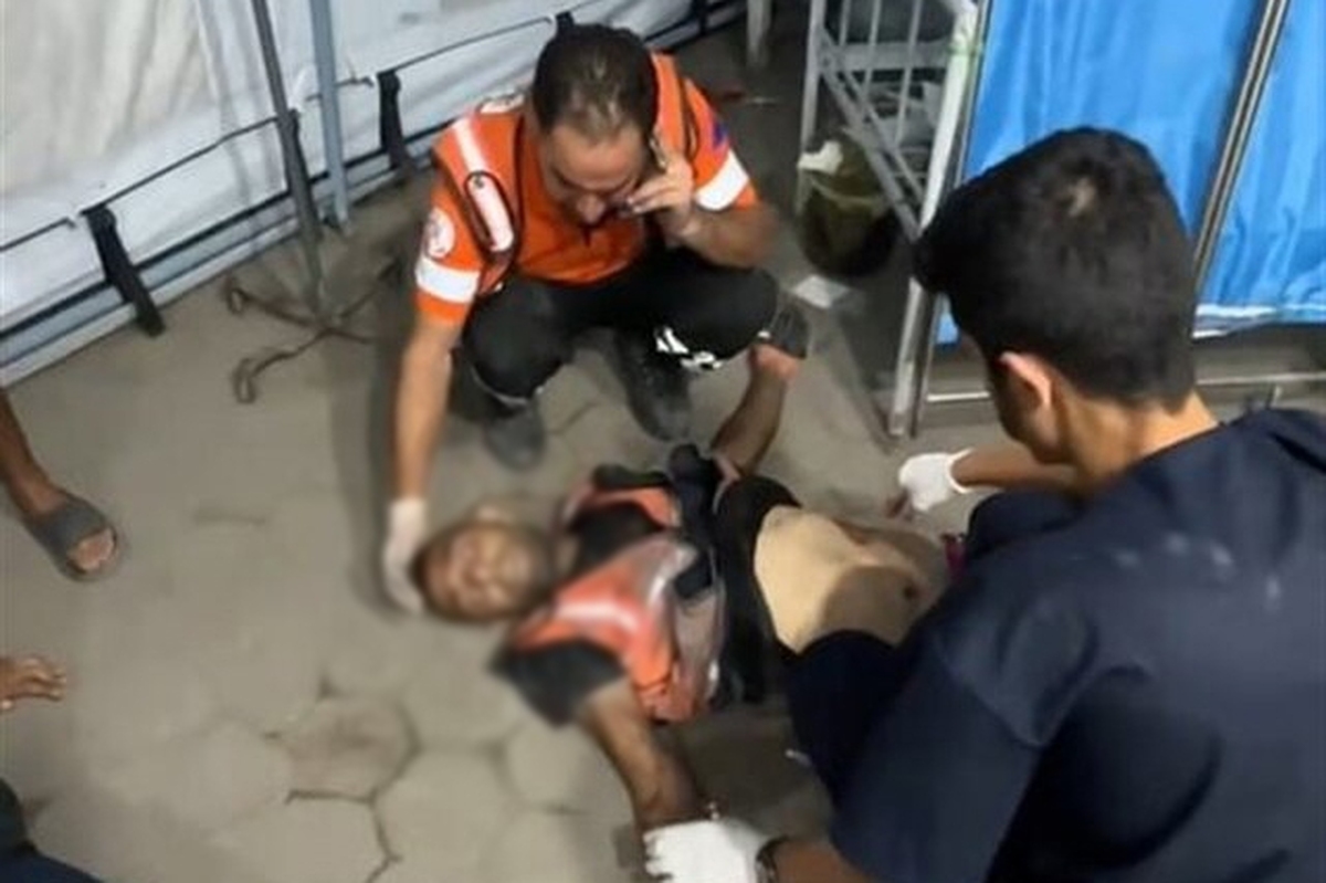 اشغالگران صهیونیست بار دیگر در جنایتی جدید، شماری از نیرو‌های امدادرسان غزه را در حین انجام وظیفه خود برای بیرون آوردن شهدا و مجروحان از مدرسه «الفلاح» در شرق شهر غزه هدف قرار دادند.