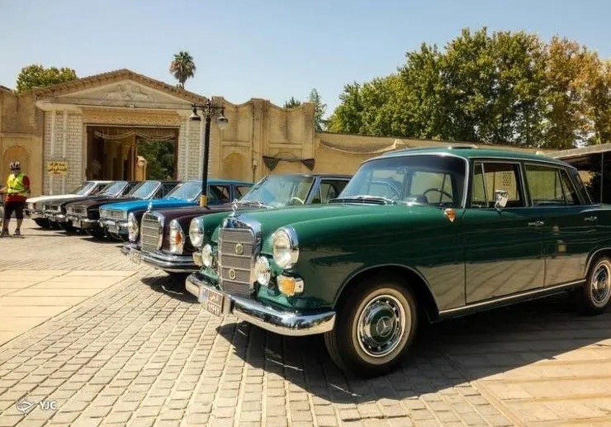 همزمان با گرامیداشت هفته گردشگری و با همکاری و مشارکت مجموعه فرهنگی‌تاریخی نیاوران و کانون جهانگردی و اتومبیلرانی جمهوری اسلامی ایران، تور گردشگری خودروهای تاریخی کلاسیک امروز در این مجموعه برگزار شد.