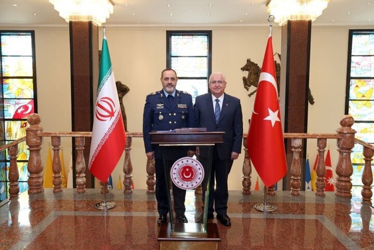وزیر دفاع و پشتیبانی نیرو‌های مسلح جمهوری اسلامی ایران، در پاسخ به دعوت رسمی ارتشبد یاشار گولر وزیر دفاع ملی جمهوری ترکیه به آنکارا سفر و با مقامات این کشور دیدار و گفت‌و‌گو کرد.