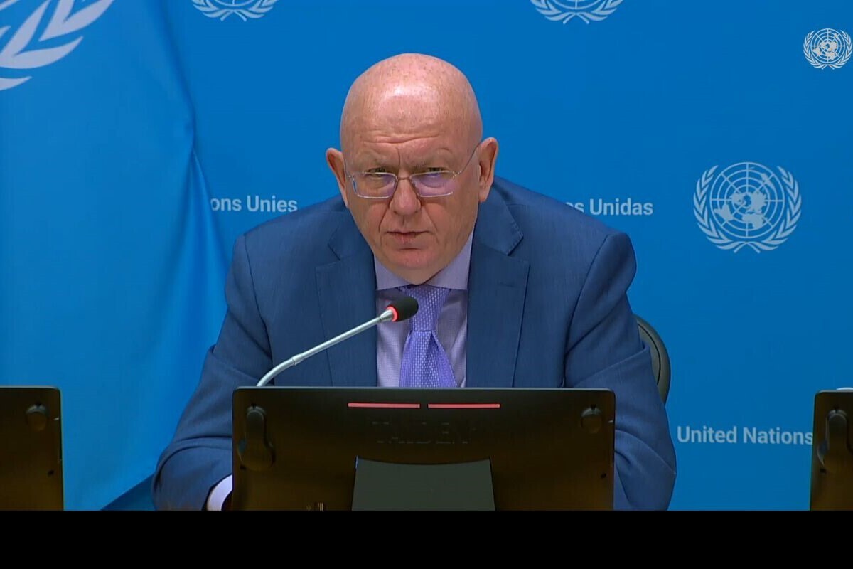 واسیلی نبنزیا سفیر و نماینده دائم روسیه در سازمان ملل که کشورش در ماه اکتبر جاری (از امروز ۹ مهرماه) ریاست دوره‌ای شورای امنیت سازمان ملل را برعهده دارد، گفت: روسیه اعمال دوباره تحریم‌های سازمان ملل متحد علیه ایران را به رسمیت نمی‌شناسد.