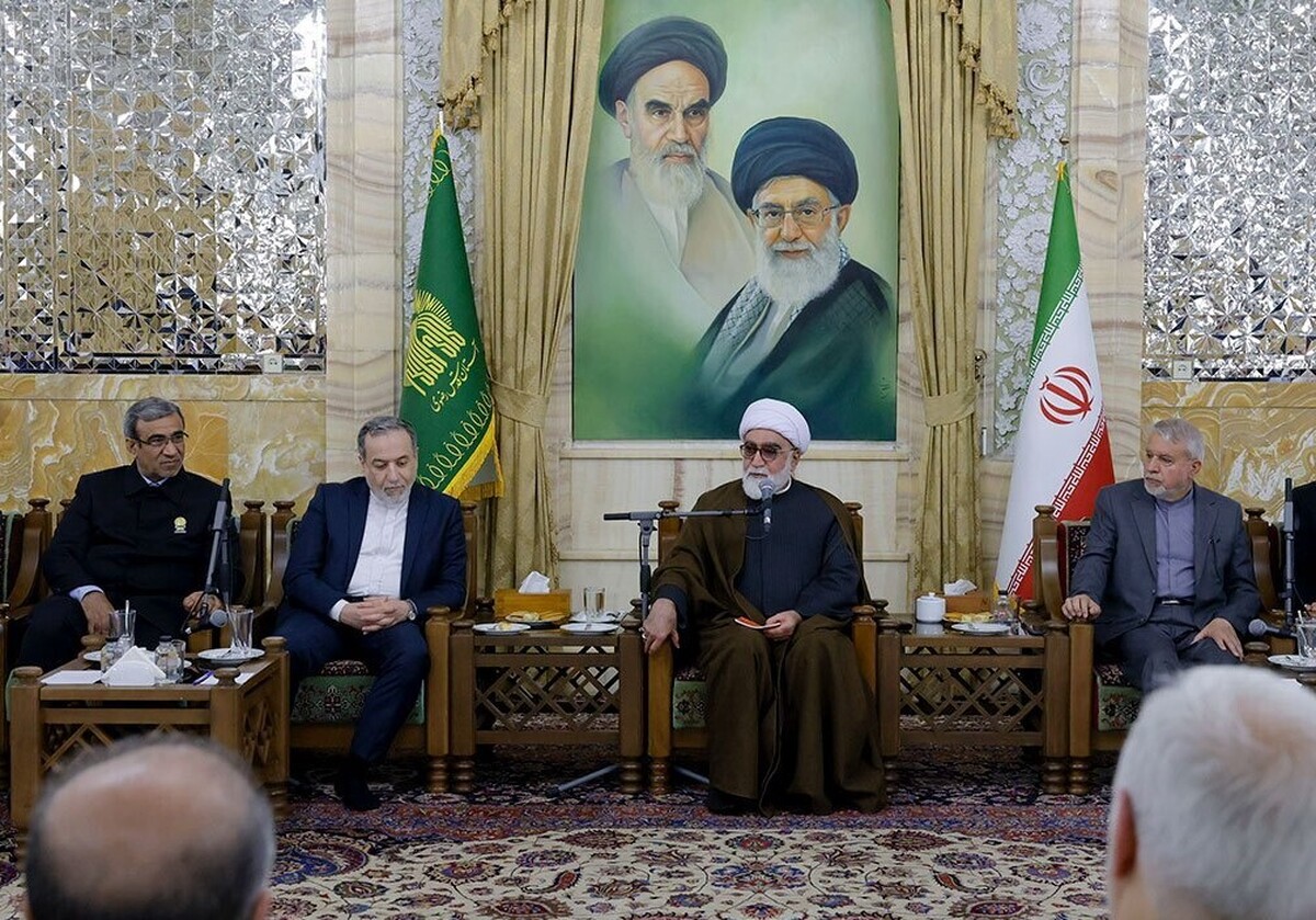 تولیت آستان قدس رضوی گفت: در پرتو انوار حرم مطهر امام‌رضا(ع)، مشهد می‌تواند محور گفت‌و‌گو، تعامل و دیپلماسی فرهنگی و زیارت، باشد.