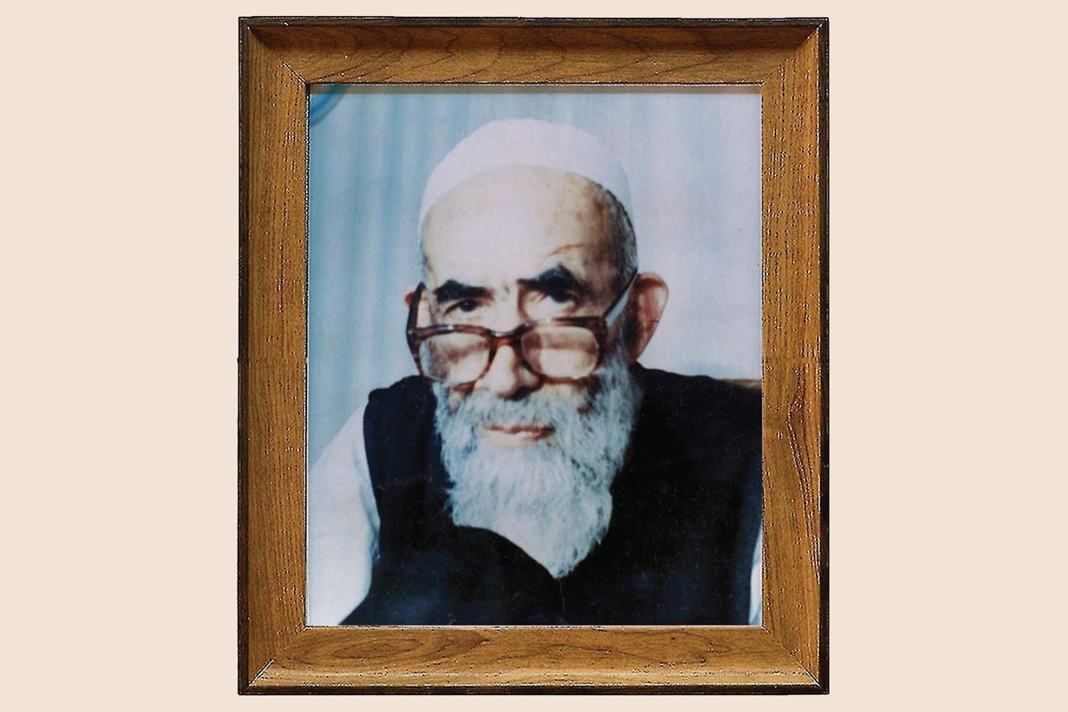 آیت‌الله میرزا جوادآقا تهرانی درس را با ذکر اخلاق آغاز می‌کند. همیشه از اخلاص می‌گوید، از اینکه نقد، بی‌احترام کردن انسان نیست. از اینکه علم، اگر به تهذیب نفس نرسد، به خودشیفتگی می‌انجامد.