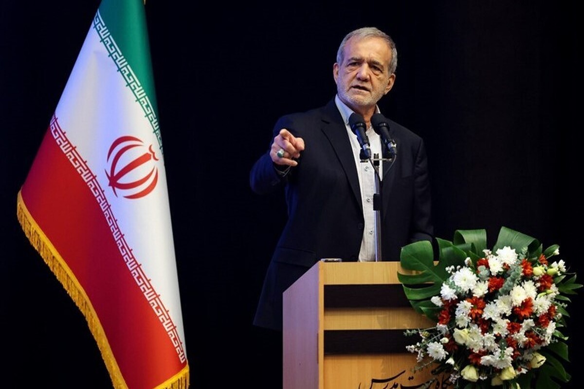 رئیس جمهور گفت: ۴۷ سال از پیروزی انقلاب گذشته و هنوز در گوشه‌وکنار کشور مدارس کانکسی داریم؛ این موضوع برای هیچ‌کس قابل‌پذیرش نیست. باید با جدیت آن را جمع کنیم.