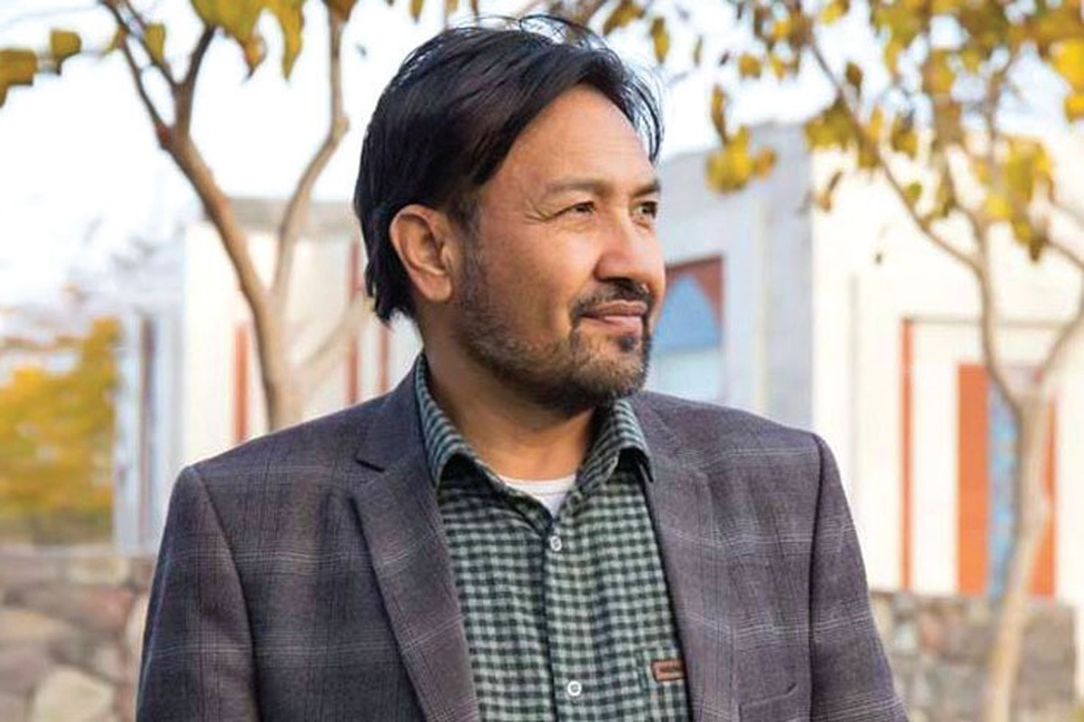 سید ابوطالب مظفری، شاعر و پژوهشگر افغانستانی و از چهره‌های شناخته شده افغانستانی‌های مقیم ایران است. کابلستان مستندی کوتاه از زندگی اوست که شما با دیدن این مستند با شخصیت این چهره فرهیخته‌ آشنا می‌شوید.