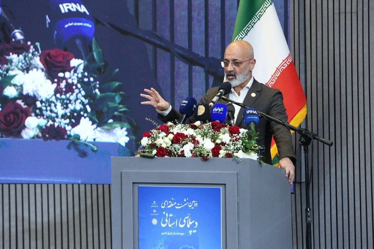 نایب‌رئیس اتاق بازرگانی ایران گفت: شرق ایران و به‌خصوص خراسان رضوی نه پایان نقشه کشور بلکه آغاز افق توسعه ملی است؛ جایی که تجارت، صنعت، معدن، کشاورزی و دانش درهم می‌آمیزند تا آینده‌ای روشن را برای ایران و منطقه رقم بزنند.