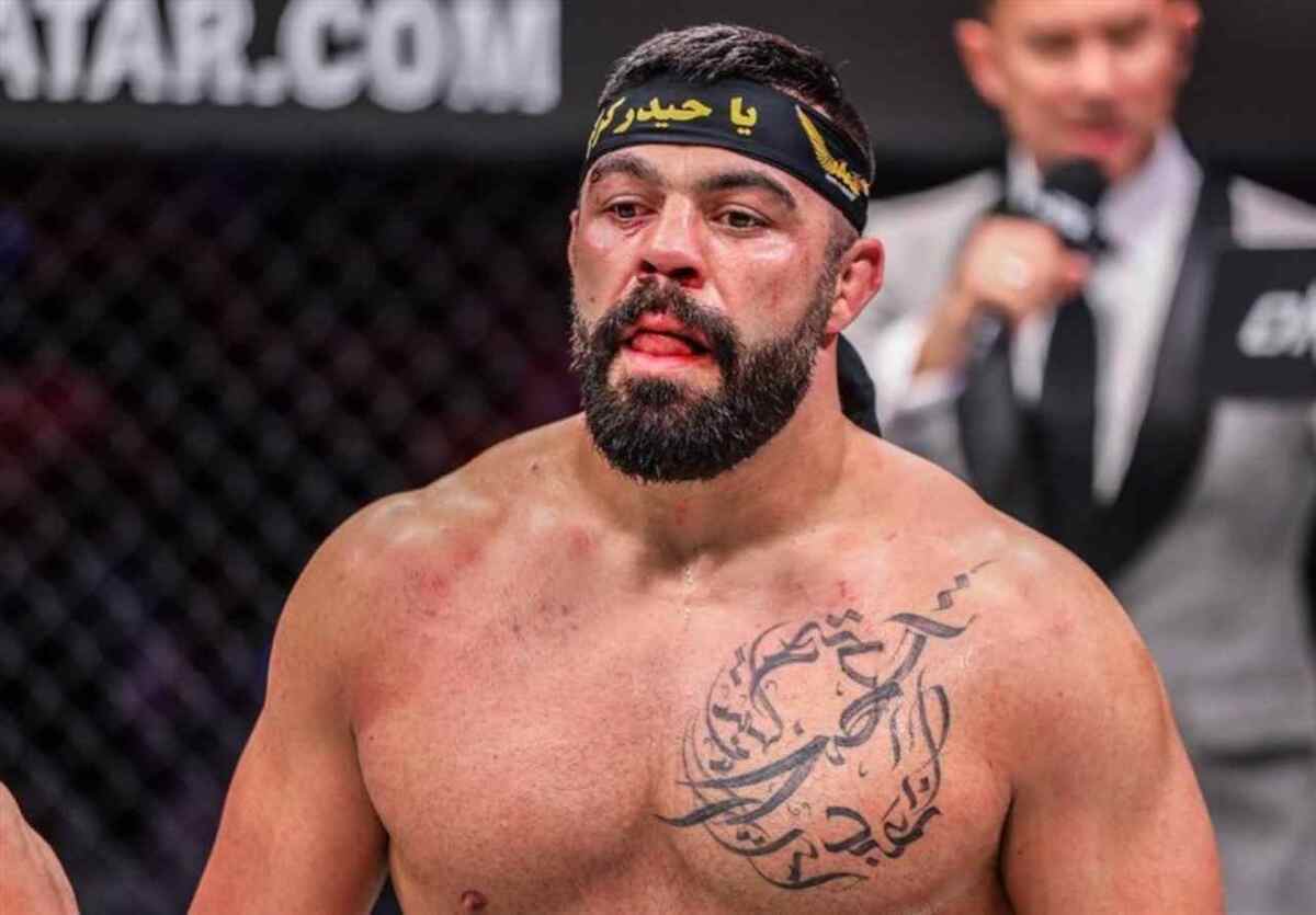 امیر علی‌اکبری با سربند «حیدر کرار» موفق به شکست حریف آمریکایی شد.