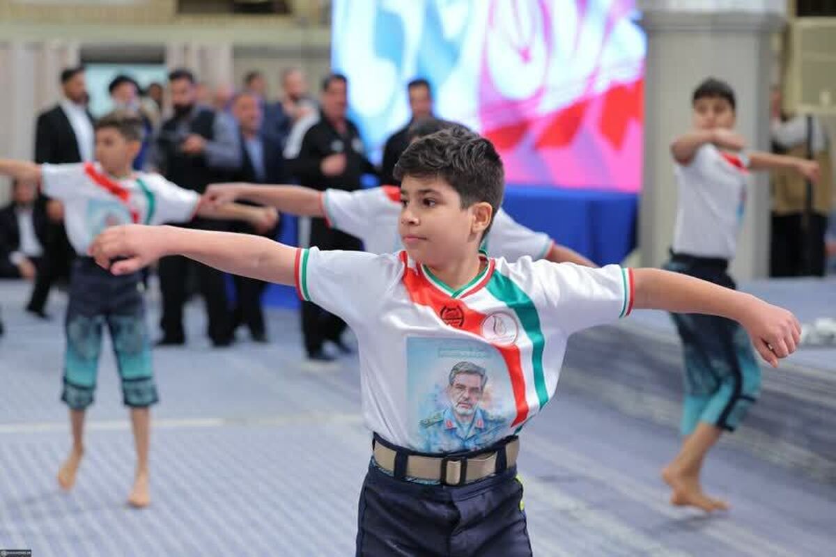در این ویدئو گزارشی از نوجوانان باستانی کاری که در مقابل رهبر معظم انقلاب اجرا داشتند، را ملاحظه می‌کنید.