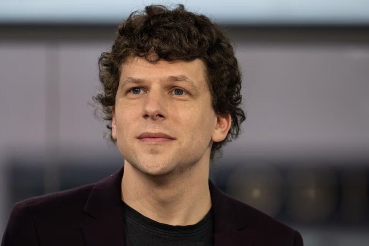 جسی آیزنبرگ کلیه‌اش را به فردی ناشناس اهدا می‌کند.