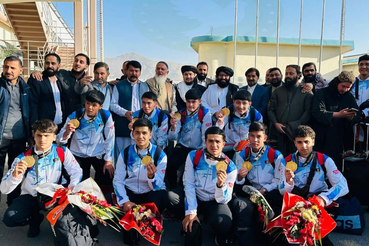 تیم ملی فوتسال زیر ۱۷ سال افغانستان که موفق شد با قهرمانی در رقابت‌های آسیایی بحرین مدال طلای این مسابقات را از آن خود کند، صبح امروز (۱۰ آبان ۱۴۰۴) در میان استقبال گرم مردم و مسئولان، وارد کابل شد.