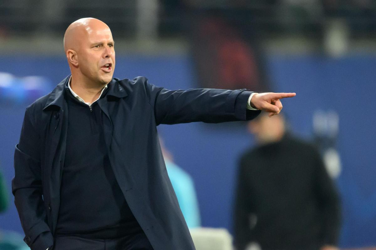 سرمربی لیورپول درباره تمدید قراردادش با این باشگاه گفت: این آخرین سوالی بود که انتظار داشتم. من کاملا روی بازگرداندن لیورپول به مسیر درست تمرکز دارم. این اولین پاسخ من است.