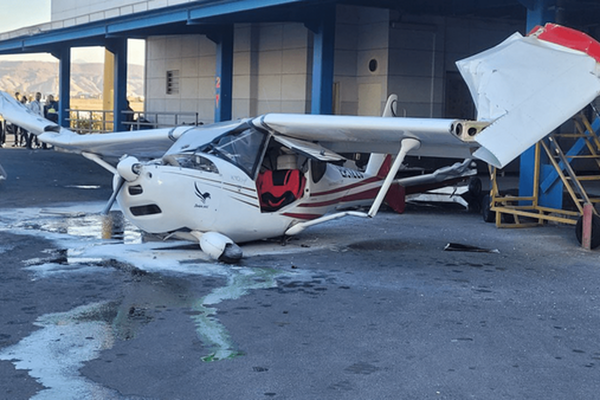 یک هواپیمای آموزشی و فوق سبک در تبریز با یکی از ساختمان‌های مجاور فرودگاه تبریز برخورد کرد.