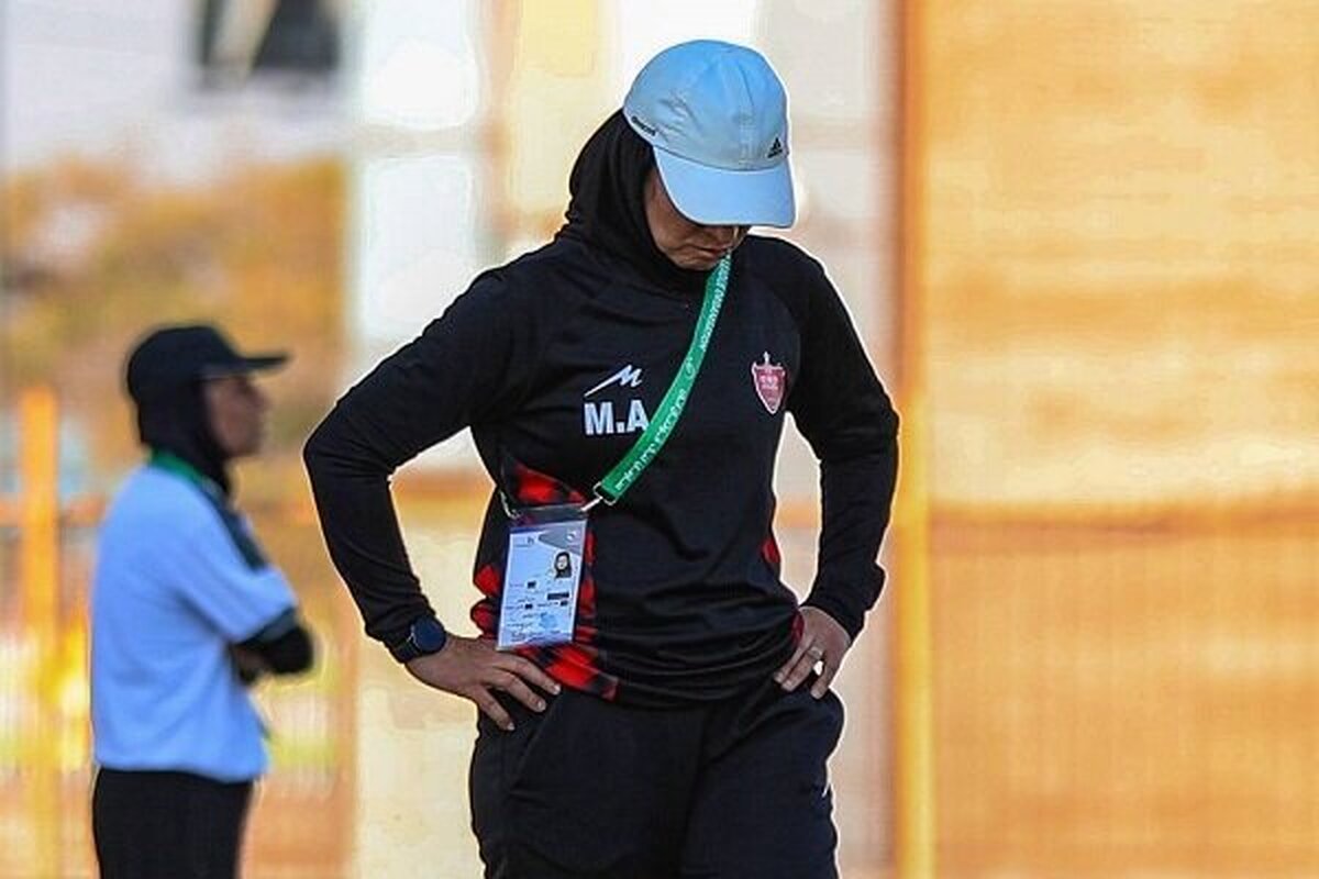 «مریم آزمون»، سرمربی تیم فوتبال زنان پرسپولیس، با توجه به نتایج ضعیف این تیم در لیگ برتر، در آستانه تجربه سرنوشتی مشابه وحید هاشمیان قرار دارد.