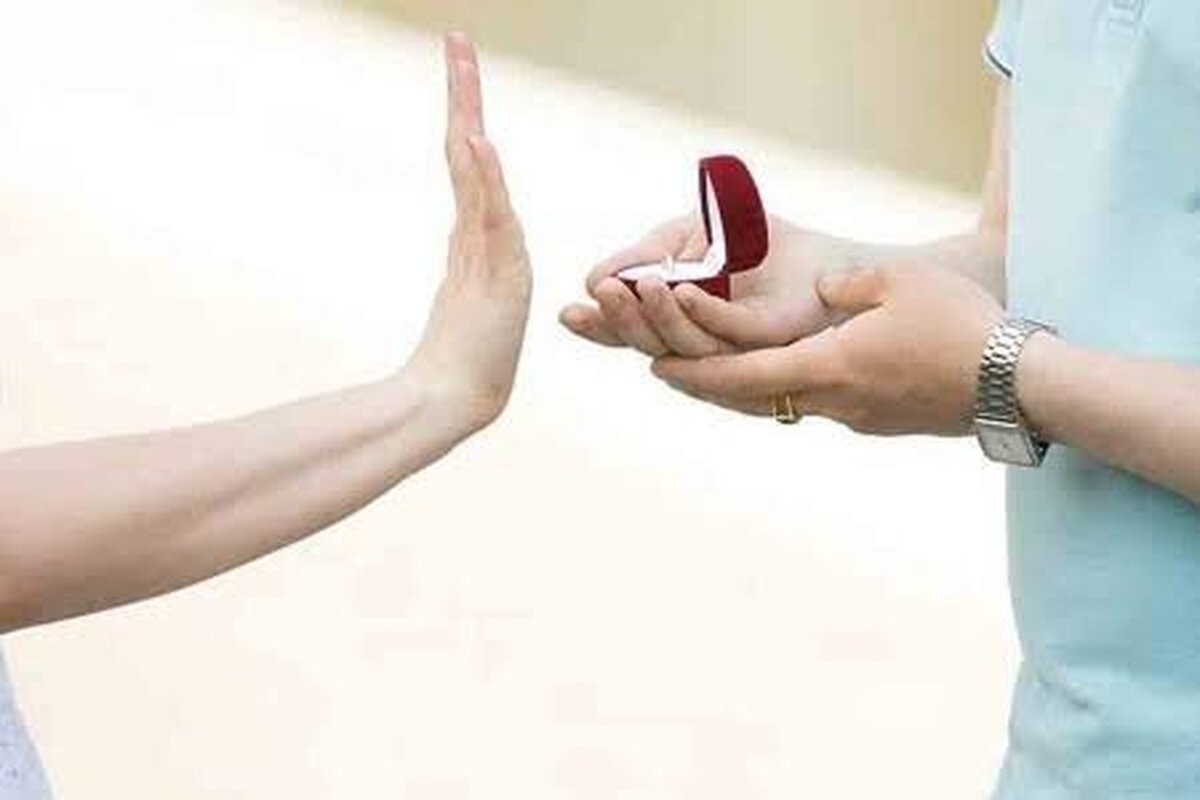 یک جامعه شناس با اشاره به اینکه عواقب زندگی مدرن، دامن جوانان سنتی و طبقات پایین جامعه را گرفته است، گفت: طبقات بالا به واسطه رفاه زیاد، تن به ازدواج نمی‌دهند و از مسئولیت‌پذیری گریزان‌اند.