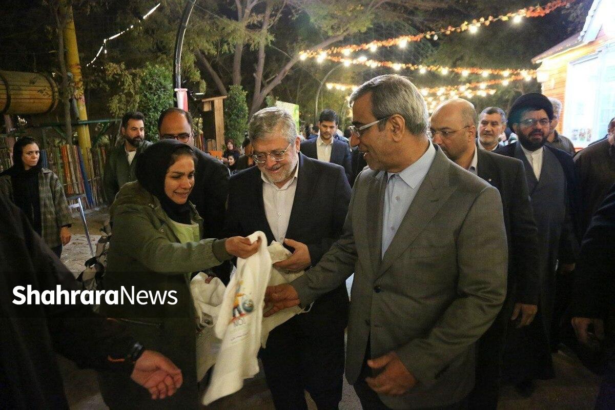 استاندار خراسان رضوی امشب (۱۰ آبان‌ماه ۱۴۰۴) از جشنواره «طعم و رنگ پاییز» در مشهد بازدید کرد.