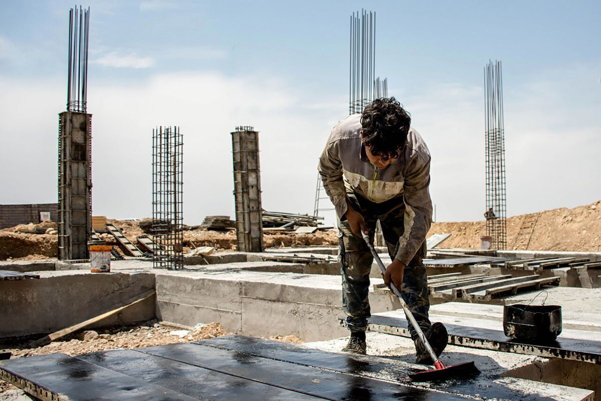 وزارت کار با اجرای طرح جدید روادید کارگری درصدد است تصویر واقعی‌تری از اشتغال اتباع خارجی ترسیم کند؛ طرحی که می‌تواند به شفاف‌سازی روابط کار و نظارت مؤثرتر بر حضور نیروی کار خارجی بینجامد.