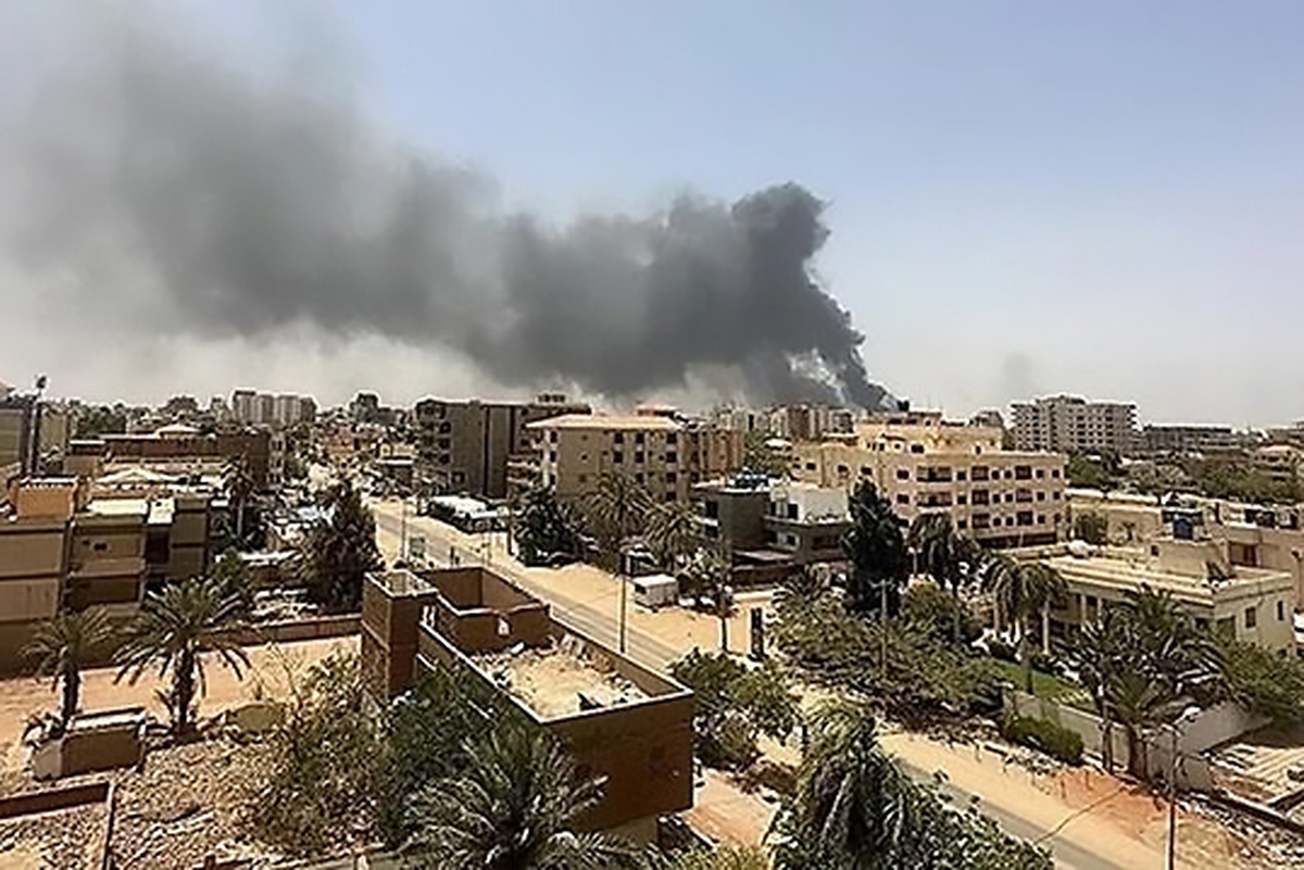 وزیر دولت در امور رفاه اجتماعی سودان، اعلام کرد که نیرو‌های واکنش سریع طی ۲ روز نخست ورود به شهر الفاشر، مرکز ایالت شمال دارفور در غرب کشور، ۳۰۰ زن را به قتل رساندند.