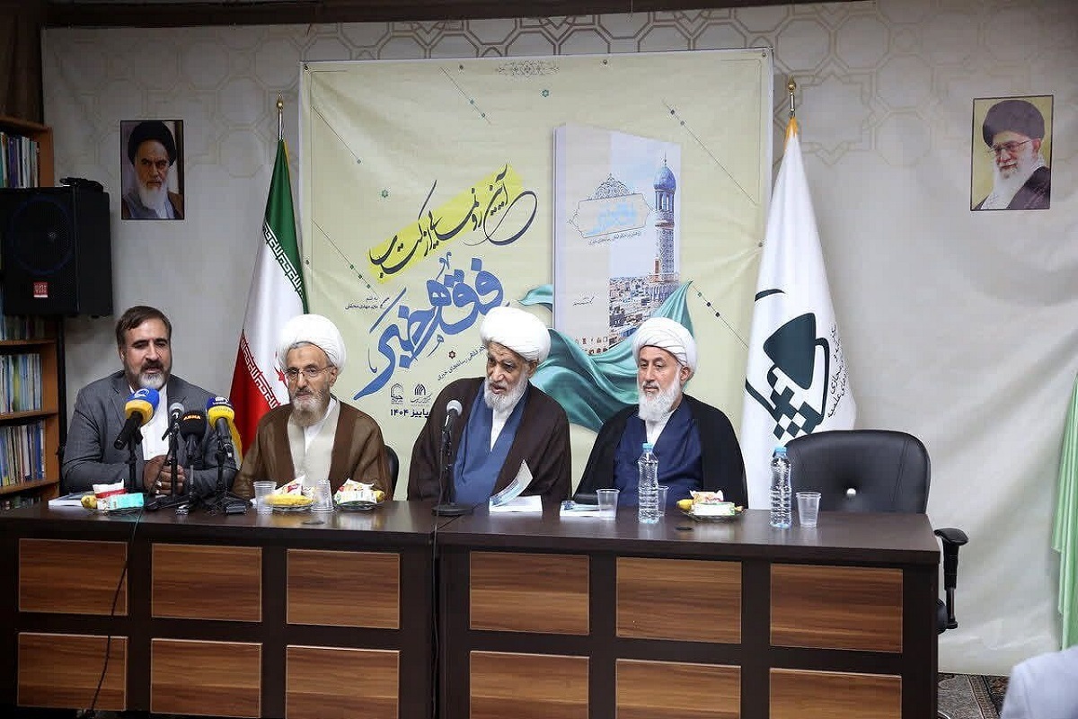 آیین رونمایی از کتاب «فقه خبر» اثر حجت‌الاسلام والمسلمین محققی با حضور اساتید و صاحب‌نظران برگزار شد.