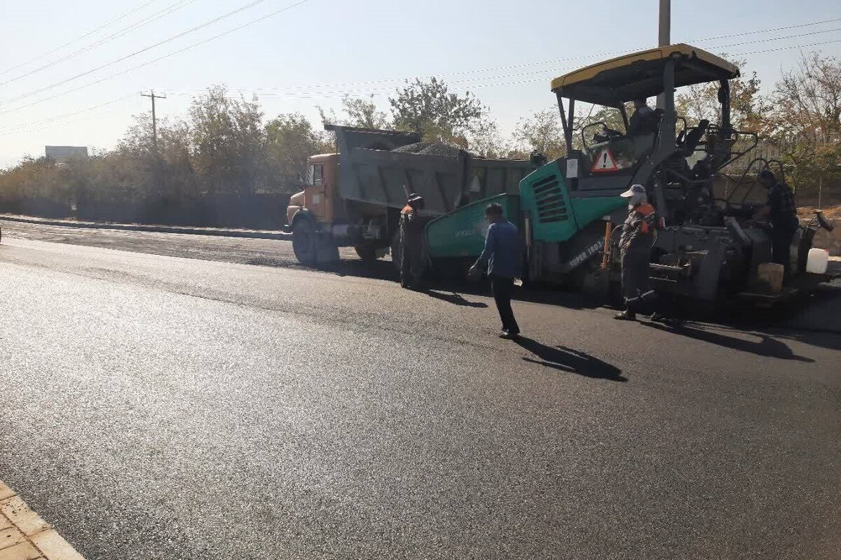 آسفالت‌ریزی و توسعه پارکینگ ضلع جنوبی آرامستان بهشت جواد الائمه (ع) برای تسهیل تردد شهروندان