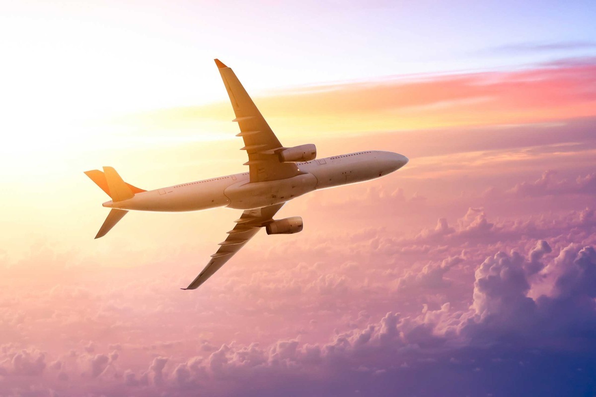 پژوهشگران با استفاده از فناوری‌های پیشرفته در حال بررسی روش‌هایی هستند که بتوان از پسماند‌های غذایی، سوخت زیستی برای هواپیما‌های آینده تولید کرد. این دستاورد می‌تواند وابستگی به سوخت‌های فسیلی را کاهش دهد.