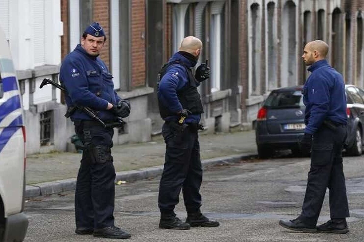 بر اثر تیراندازی در روستایی در جزیره کرت یونان، یک مرد و یک زن کشته و چندین نفر زخمی شدند و مقامات پلیس این تیراندازی را انتقام خانوادگی توصیف کردند.