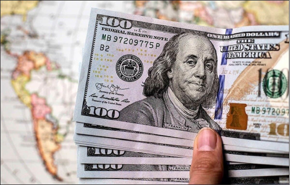 امروز قیمت دلار توافقی (اسکناس) در بازار ارز تجاری با کاهش همراه شد و به ۷۲ هزار و ۶۵۲ تومان رسید، نرخ حواله دلار هم ۷۰ هزار و ۵۳۶ تومان تعیین شد.