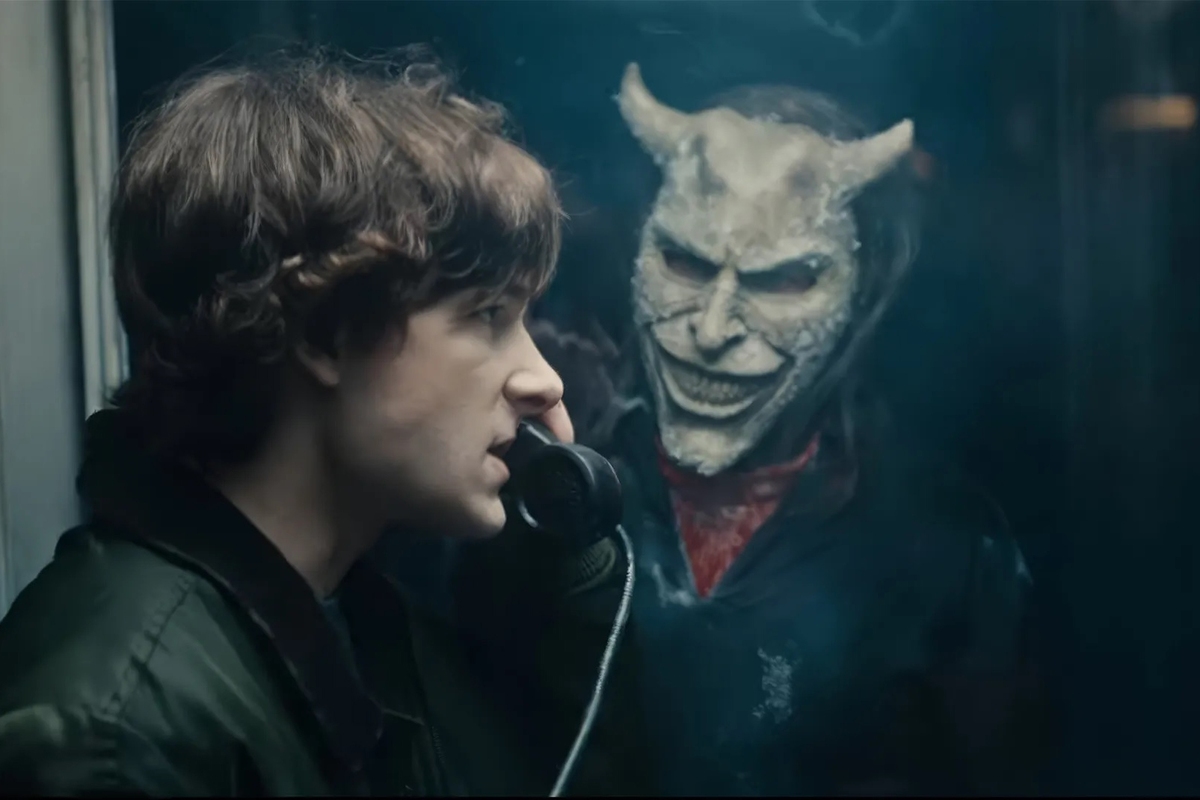 «تلفن سیاه ۲» و انیمه «چینسو من» در گیشه آخر هفته هالووین همچنان در صدر فروش قرار دارند.