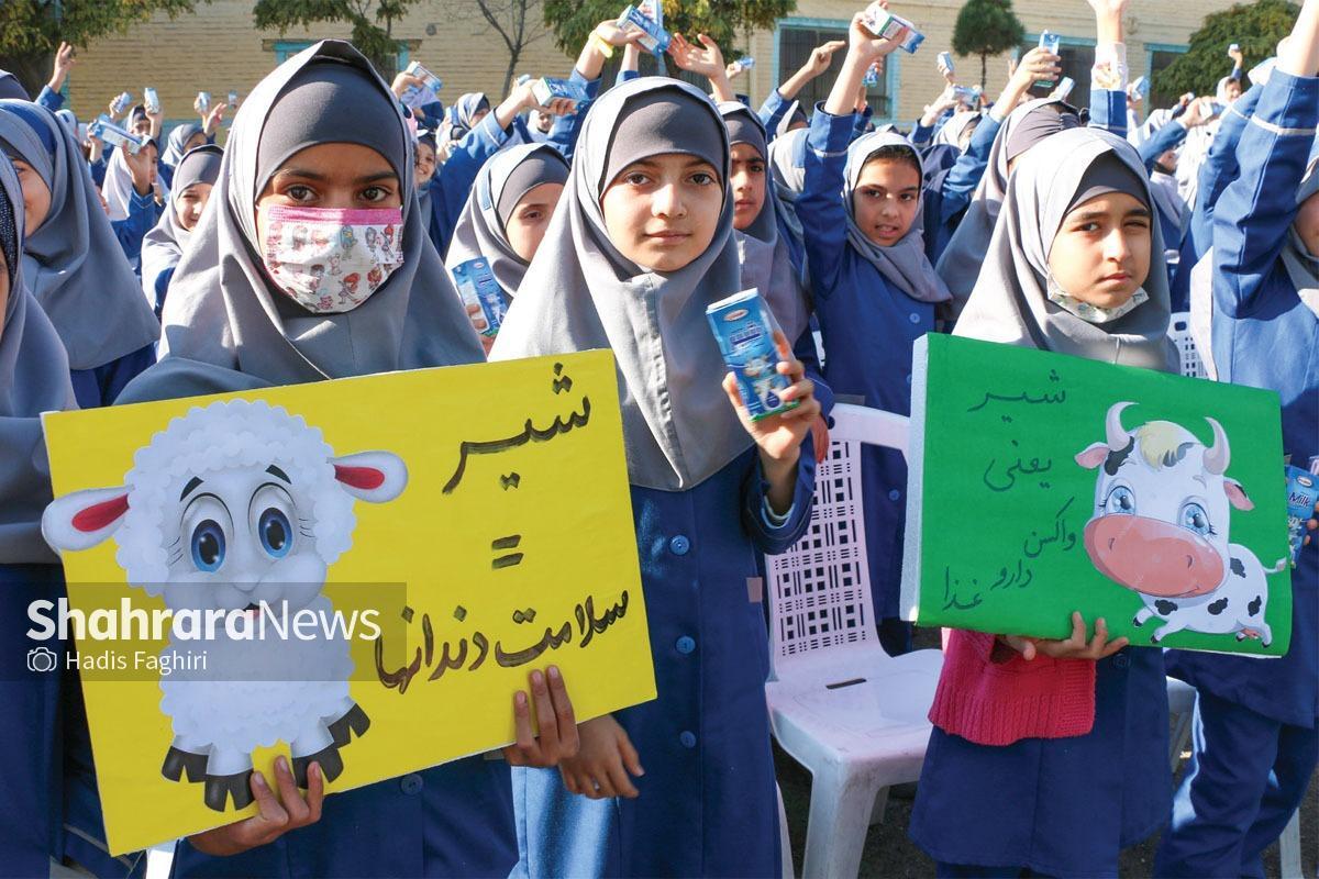 چند سال است که از وعده بازگشت شیر به مدارس مشهد می‌گذرد، وعده‌ای که هر سال با آغاز مهر تکرار می‌شود و پیش از رسیدن زمستان، بی سروصدا فراموش می‌شود.