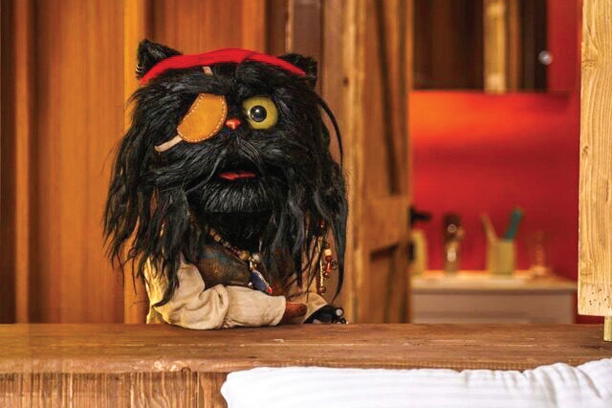 رامبد جوان با همراهی «افتو» و با بستن دهان متخصص محیط زیست به این نتیجه رسید که انسان، چون عاطفه دارد، می‌تواند در چرخه محیط زیست دخالت کند.