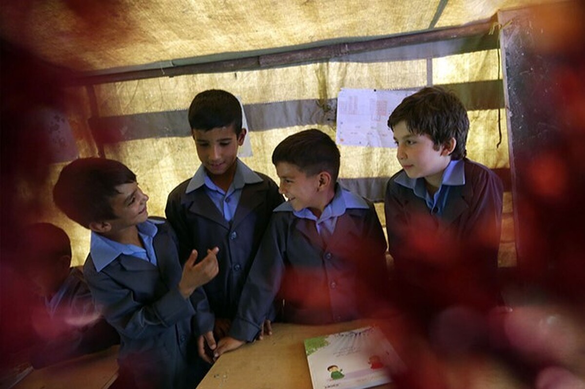 معاون آموزش ابتدایی وزارت آموزش و پرورش گفت: از جمله مهم‌ترین برنامه‌های رئیس‌جمهور در دولت چهاردهم، توسعه عدالت آموزشی بوده و توجه به آموزش و پرورش عشایری نیز یکی از جلوه‌های بارز توجه به عدالت آموزش در وزارت آموزش و پرورش است.