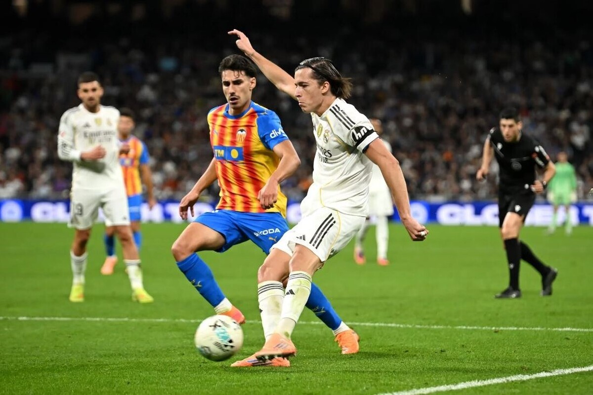 آلوارو کارراس دفاع چپ جدید رئال مادرید به خوبی در ترکیب رئال جا افتاده و با درخشش خود خیال رئالی‌ها را در این پست تا حدودی راحت کرده است.