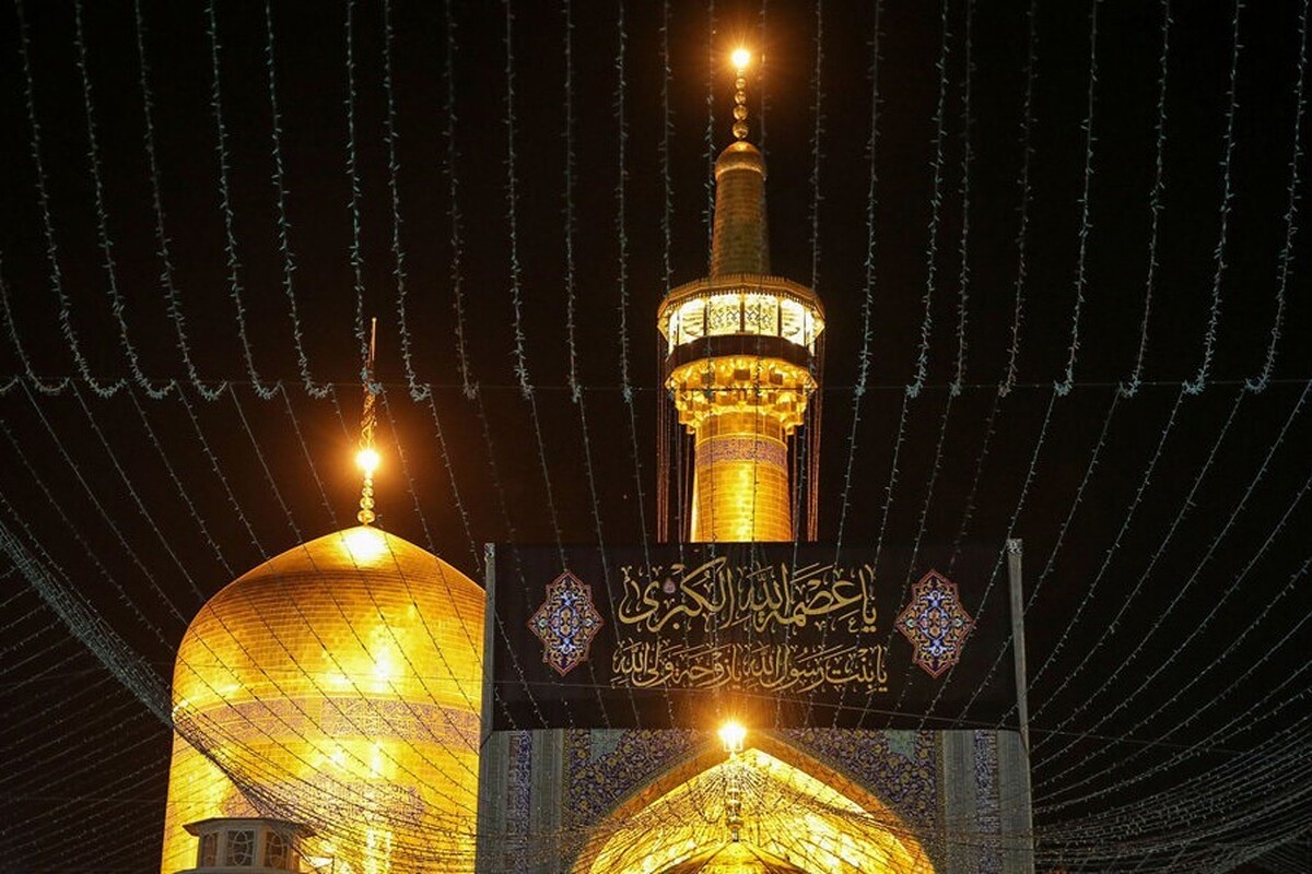 زائران و مجاوران حریم رضوی با حضور در حرم امام هشتم(ع)، به سوگواری شهادت حضرت فاطمه ام‌ابیها(س) پرداختند.