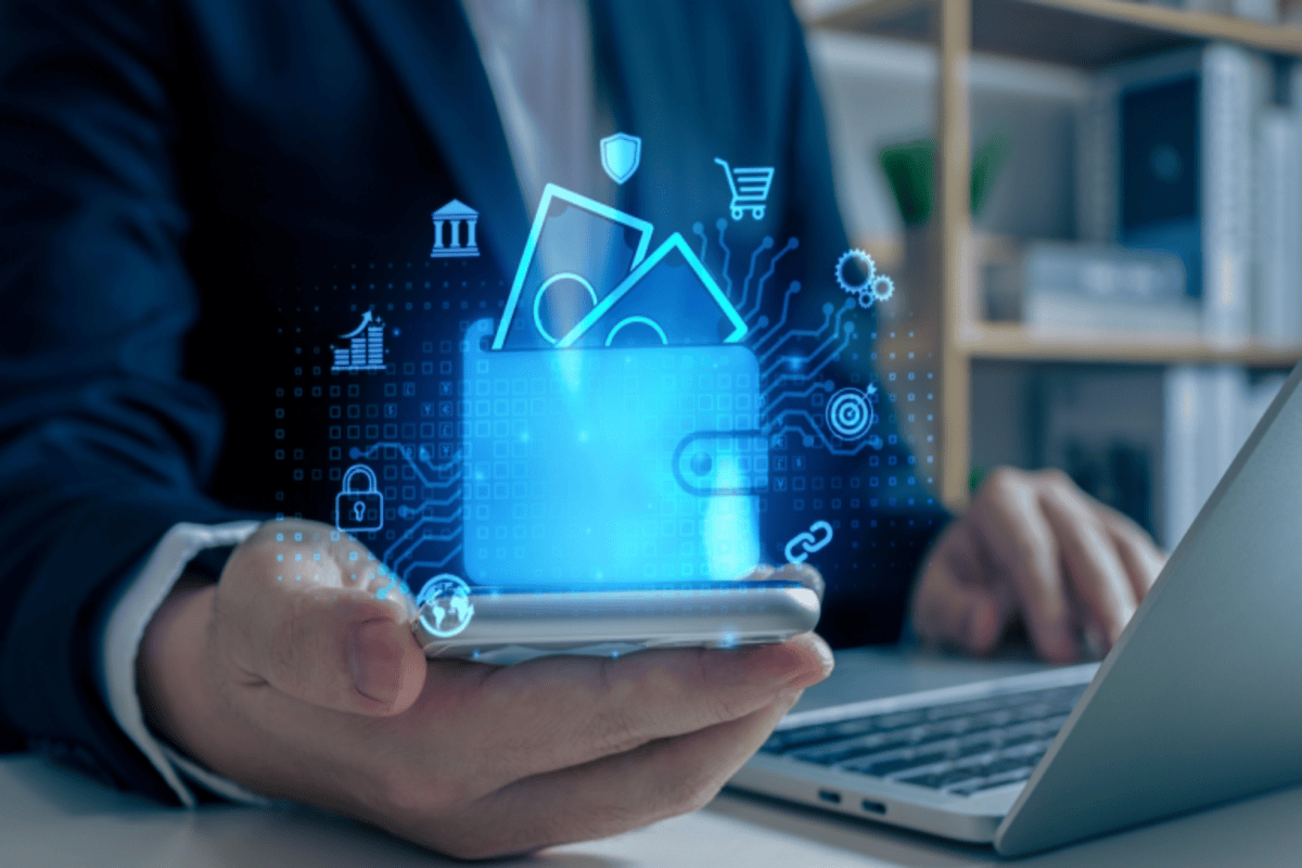 سازمان نظام صنفی رایانه‌ای کشور (نصر) در ادامه روند سامان‌دهی فعالیت‌های رمزارزی، فهرست صرافی‌هایی را که تحت چارچوب خودتنظیم‌گری این سازمان فعالیت می‌کنند، به وزارت فرهنگ و ارشاد اسلامی ارائه داد تا زمینه صدور مجوز تبلیغات برای آنها فراهم شود.