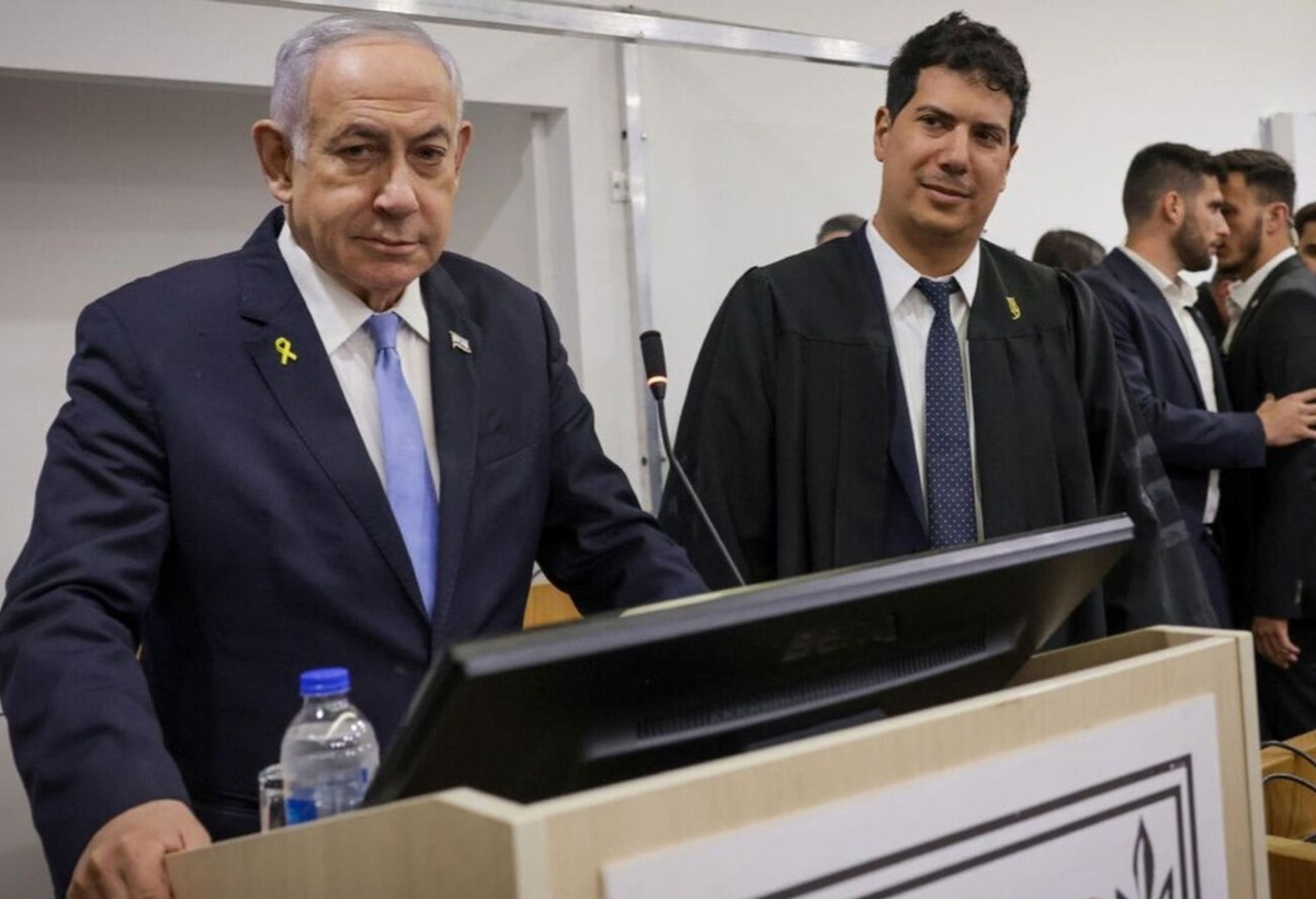 نخست‌وزیر رژیم اشغالگر که تحت پیگرد دادگاه کیفری بین‌المللی نیز قرار دارد بار دیگر در دادگاه مرکزی تل‌آویو حاضر شد تا به اتهامات فساد مالی مطرح‌شده علیه خود پاسخ دهد.