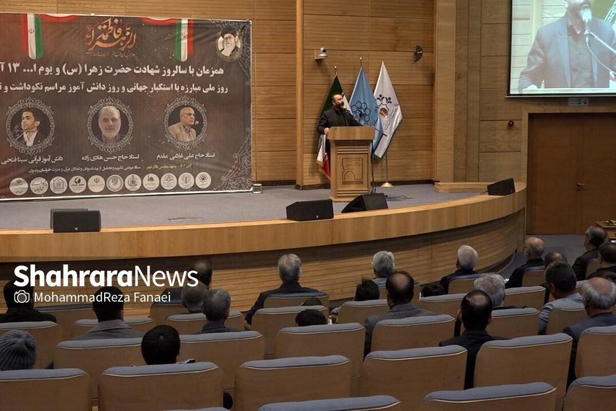 پیوند نسل پیشکسوت و جوان در آیین نکوداشت فعالان قرآنی در مشهد| خاطره‌گویی قاری نوجوان مشهدی از دیدار با سردار شهید سلیمانی و هدیه انگشتر یادگار + فیلم