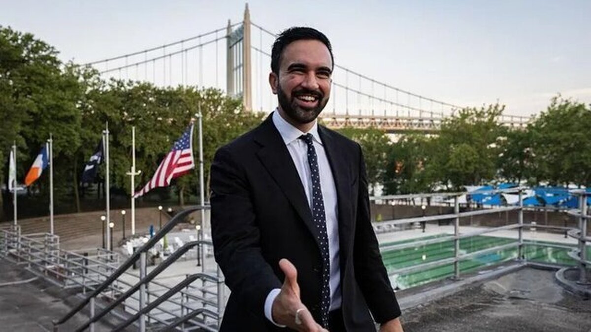 زهران ممدانی کاندیدای دموکرات ها توانست در انتخابات شهرداری نیویورک، کاندیداهای مستقل (أندرو كومو شهردار سابق) و جمهوری خواه (كورتيس سليوا) را شکست دهد و به پیروزی برسد.