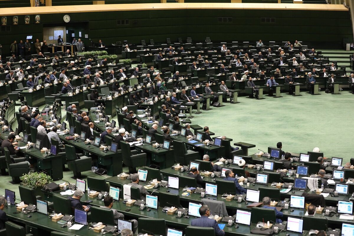 نمایندگان مجلس شورای اسلامی در جلسه علنی امروز خود، به ادامه بررسی گزارش کمیسیون صنایع و معادن پیرامون طرح ملی هوش مصنوعی خواهند پرداخت.