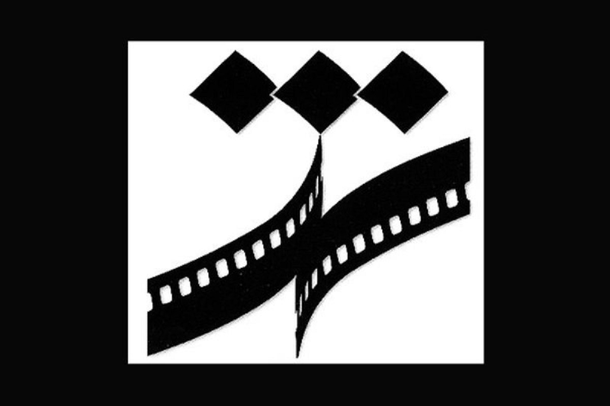 در حالی که تنها چند روز تا برگزاری باقی مانده، هنوز برنامه نمایش فیلم‌ها و جزئیات بخش‌های مختلف جشنواره مشخص نیست و تغییرات دقیقه نودی موجب سردرگمی هنرمندان و رسانه‌ها شده است.