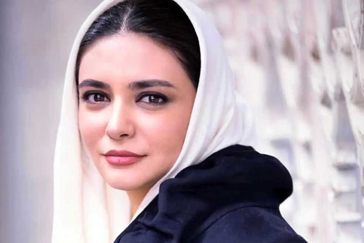 لیندا کیانی، بازیگر شناخته‌شده تلویزیون، با انتشار تصاویری از گریم متفاوت خود در سریال تاریخی «بامداد خمار» توجه مخاطبان را جلب کرد.