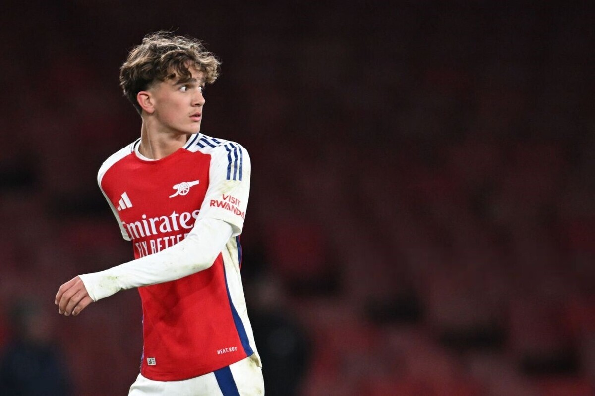 رکورد جوان‌ترین بازیکن حاضر در لیگ قهرمانان اروپا توسط مکس داومن، بازیکن جوان آرسنال شکسته شد.