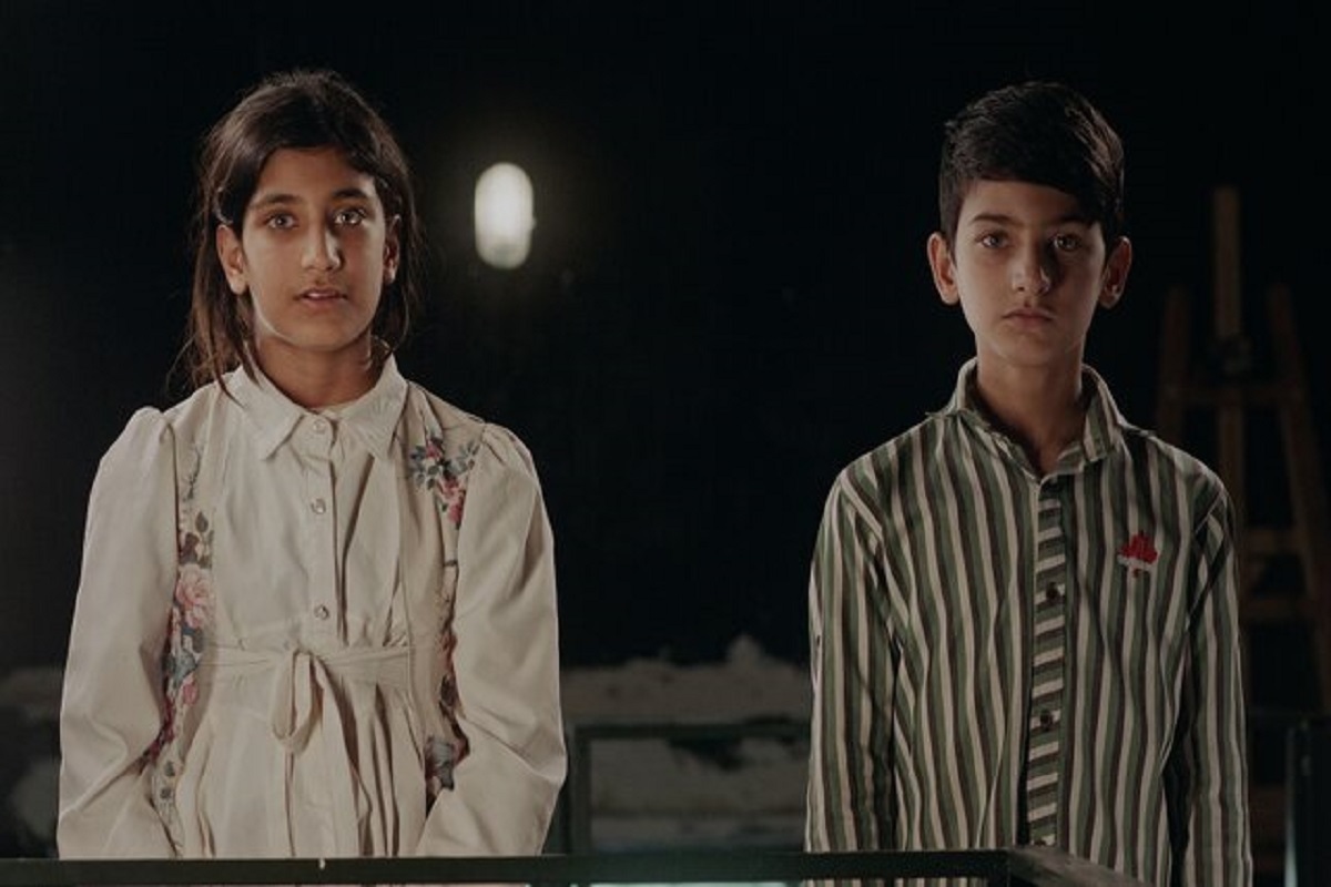 فیلم سینمایی «بدون مجوز» ساخته حسن ناظر، محصول مشترک ایران و انگلستان، در بخش مسابقه اصلی سی‌امین جشنواره بین‌المللی رباط در مراکش راه یافت.