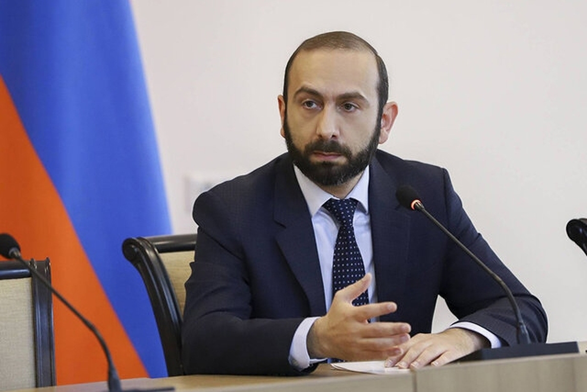 وزیر امور خارجه ارمنستان اعلام کرد که در قانون اساسی این کشور هیچ بندی وجود ندارد که برای جمهوری آذربایجان نگران‌کننده باشد و افزود که ایروان چنین موضوعی را بخشی از دستور کار مذاکرات صلح با باکو نمی‌داند.