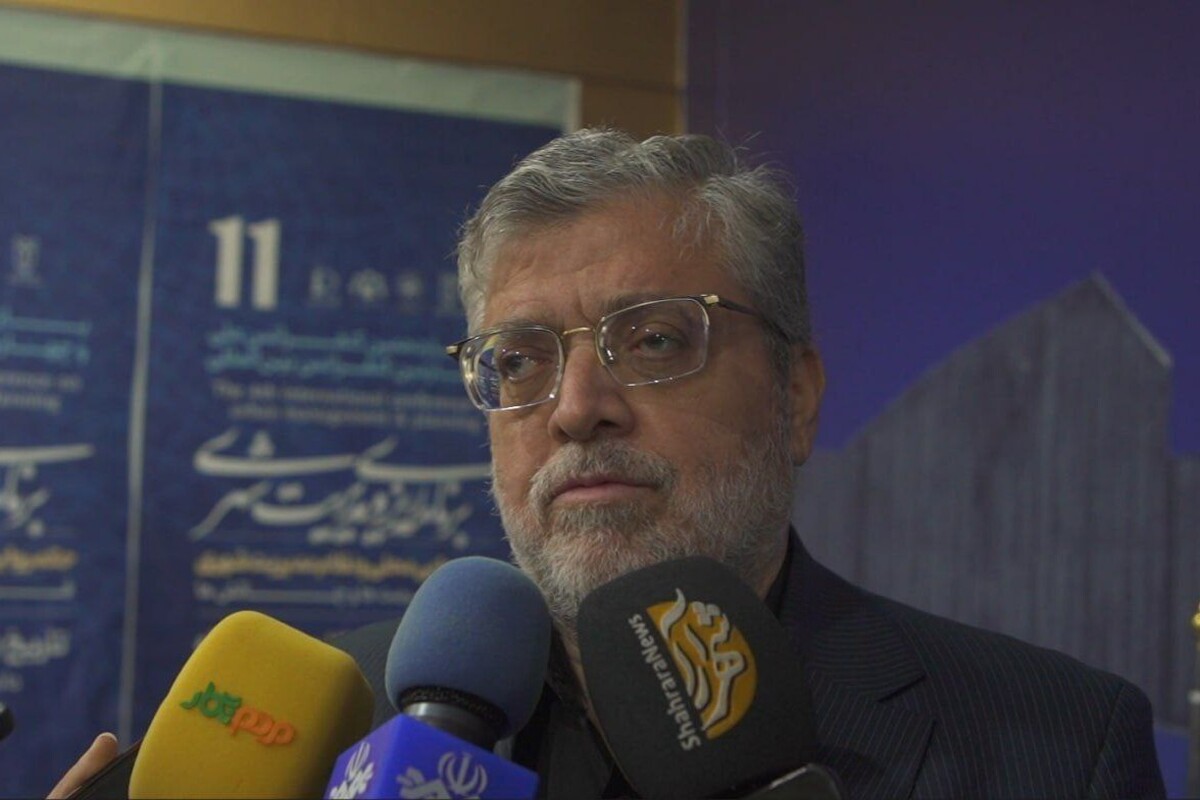 شهردار مشهدمقدس گفت: اگر حکمروایی شهری و محلی محقق شود، خیلی از مشکلات دولت در شهر‌ها هم حل می‌شود و بسیاری از مسئولیت‌هایی که دولت در شهر‌ها برعهده دارد، کاهش پیدا می‌کند.