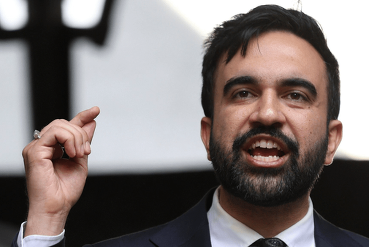 در حالی که تنها یک روز از پیروزی شهردار جوان نیویورک می‌گذرد، وی اظهارات علیه ترامپ را آغاز کرد.