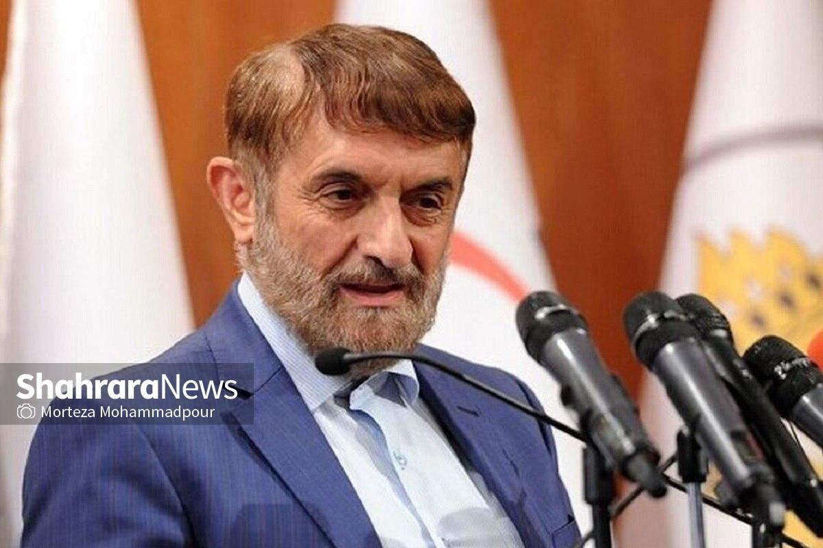 عضو مجمع تشخیص مصلحت نظام گفت: به‌جز نفت و فولاد، تراز تجاری در سایر حوزه‌ها دچار کسری مستمر است و به‌طور مثال، سالیانه ۹ میلیارد دلار تراز منفی در حوزه خودرو وجود دارد.