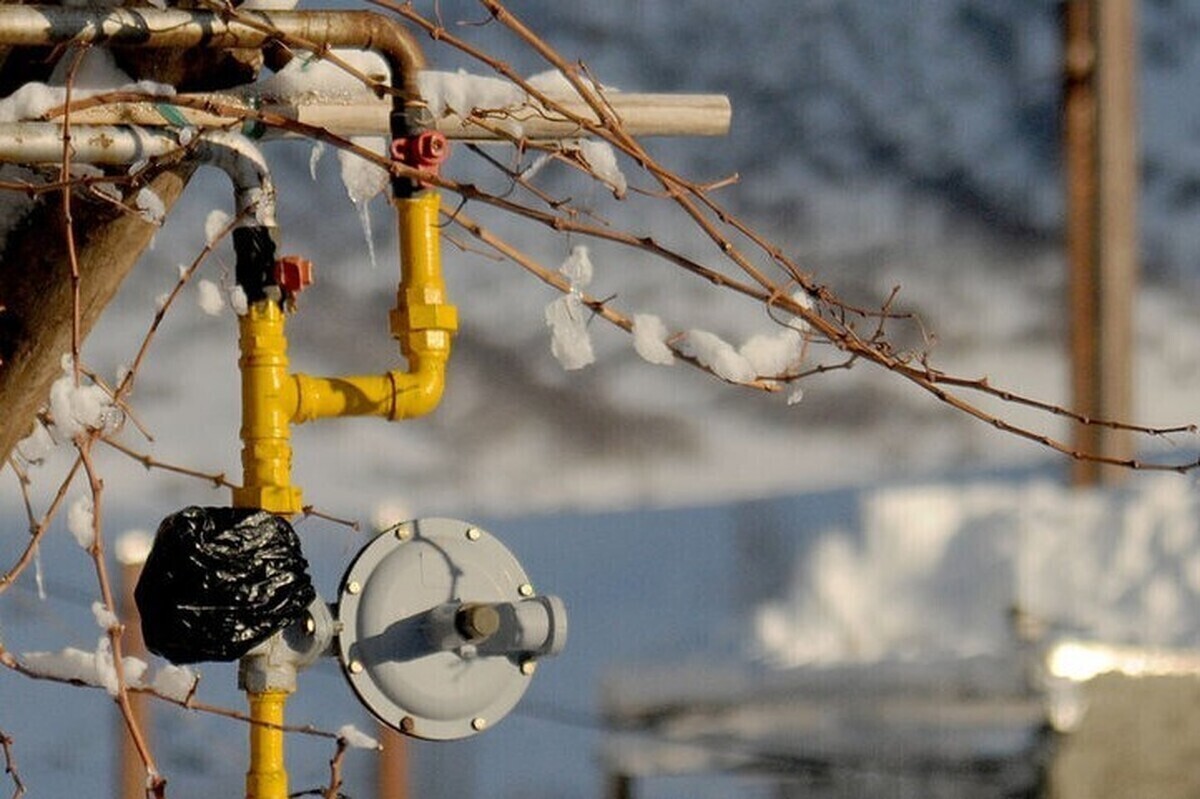 حمیدرضا صالحی، دبیرکل فدراسیون صادرات انرژی گفته است: ناترازی گسترده در حوزه گاز در زمستان امسال دور از انتظار نیست و در روز‌های سرد سال ۷۰ درصد گاز کشور در خانه‌ها مصرف می‌شود و چاره‌ای جز قطع یا محدود کردن گاز صنایع نخواهد بود.
