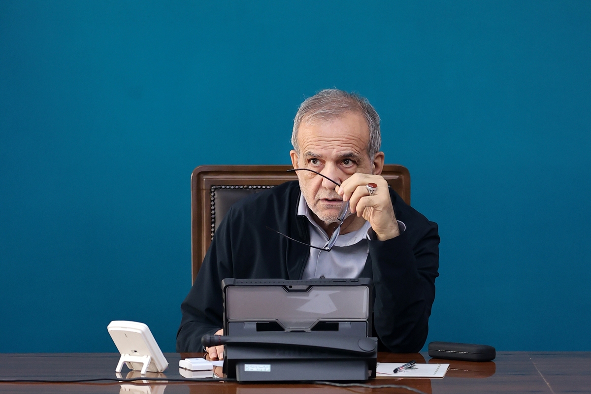 فعالان فرهنگی و اجتماعی استان کردستان امروز در دیدار با مسعود پزشکیان به بیان مشکلات و دیدگاه‌های خود پرداختند.