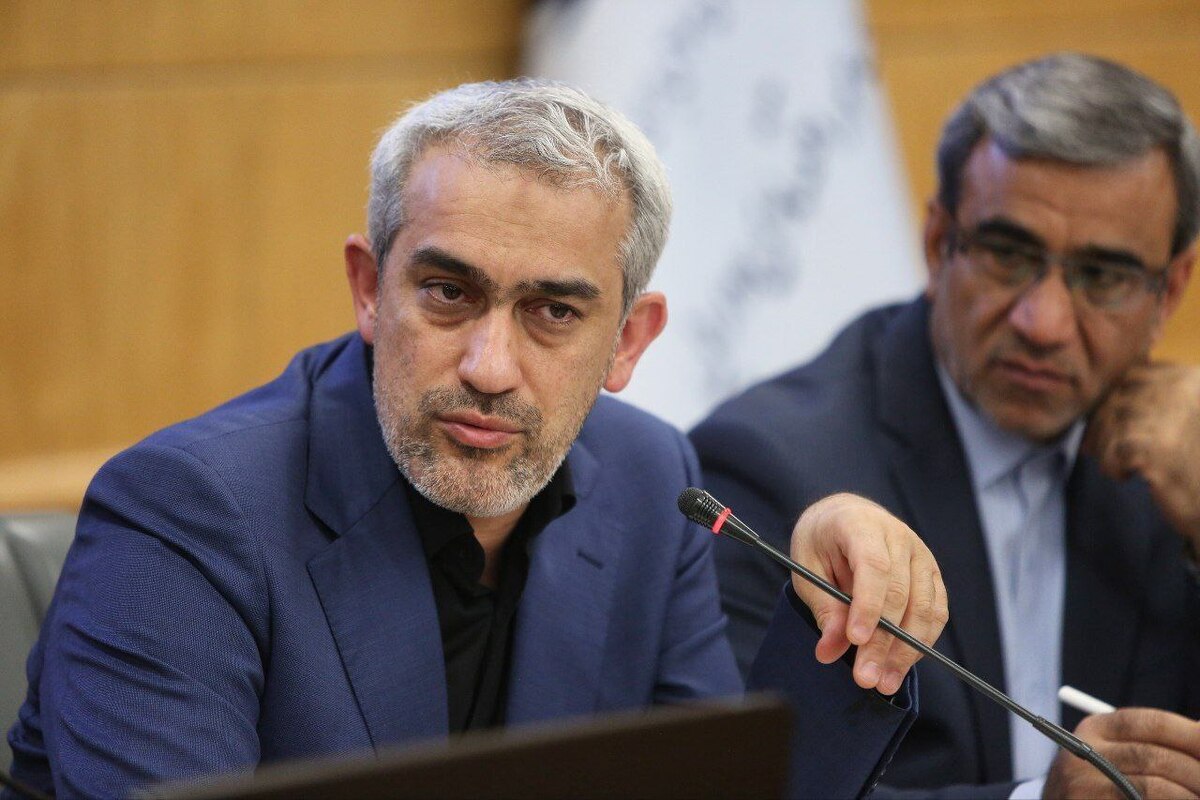 وزیر اقتصاد گفت: درخصوص بانک آینده و مابقی بانک‌هایی که وضعیت قرمز دارند، باید این را به تأکید بگویم که اگر بانک‌های وضعیت قرمز متعهد به قانون نباشند و دستورالعمل‌های اصلاحی را اجرا نکنند، وضعیت مشابه بانک آینده برای آن‌ها هم اتفاق خواهد افتاد. اراده وزارت اقتصاد قطعی است.