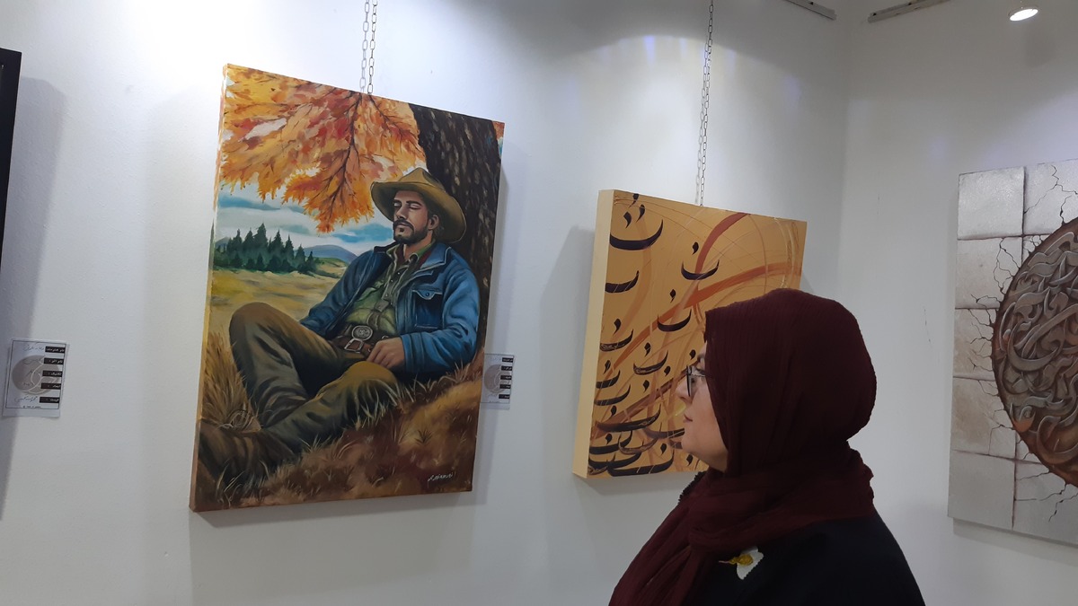 نمایشگاهی از ۱۵ بانوی هنرمند در نگارخانه «حامی» مشهد از امشب برپا شده و ۳۵ اثر نقاشی با تکنیک و موضوع آزاد در آن به نمایش درآمده است.